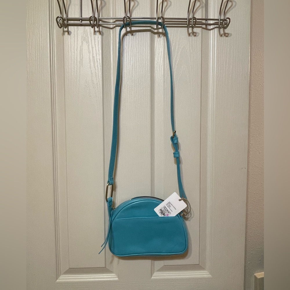 Hobo Reach leather crossbody purse Aqua color NWT originally 178.00   
$60
